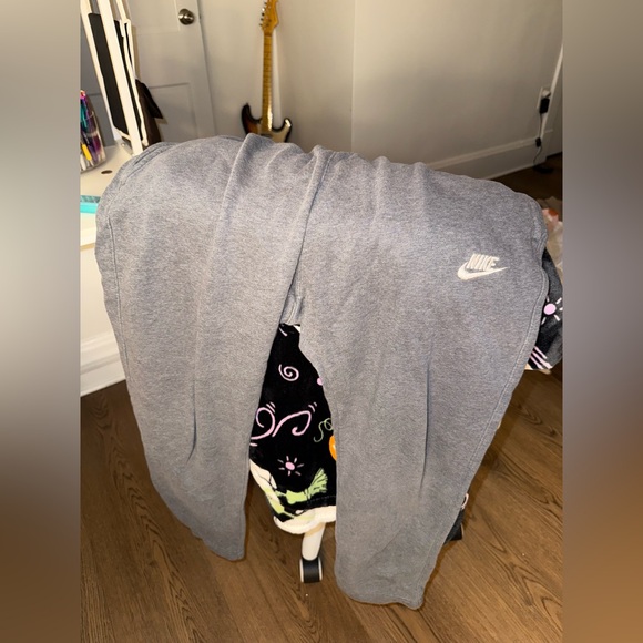 Nike Other - Men’s Nike Heather Gray Joggers